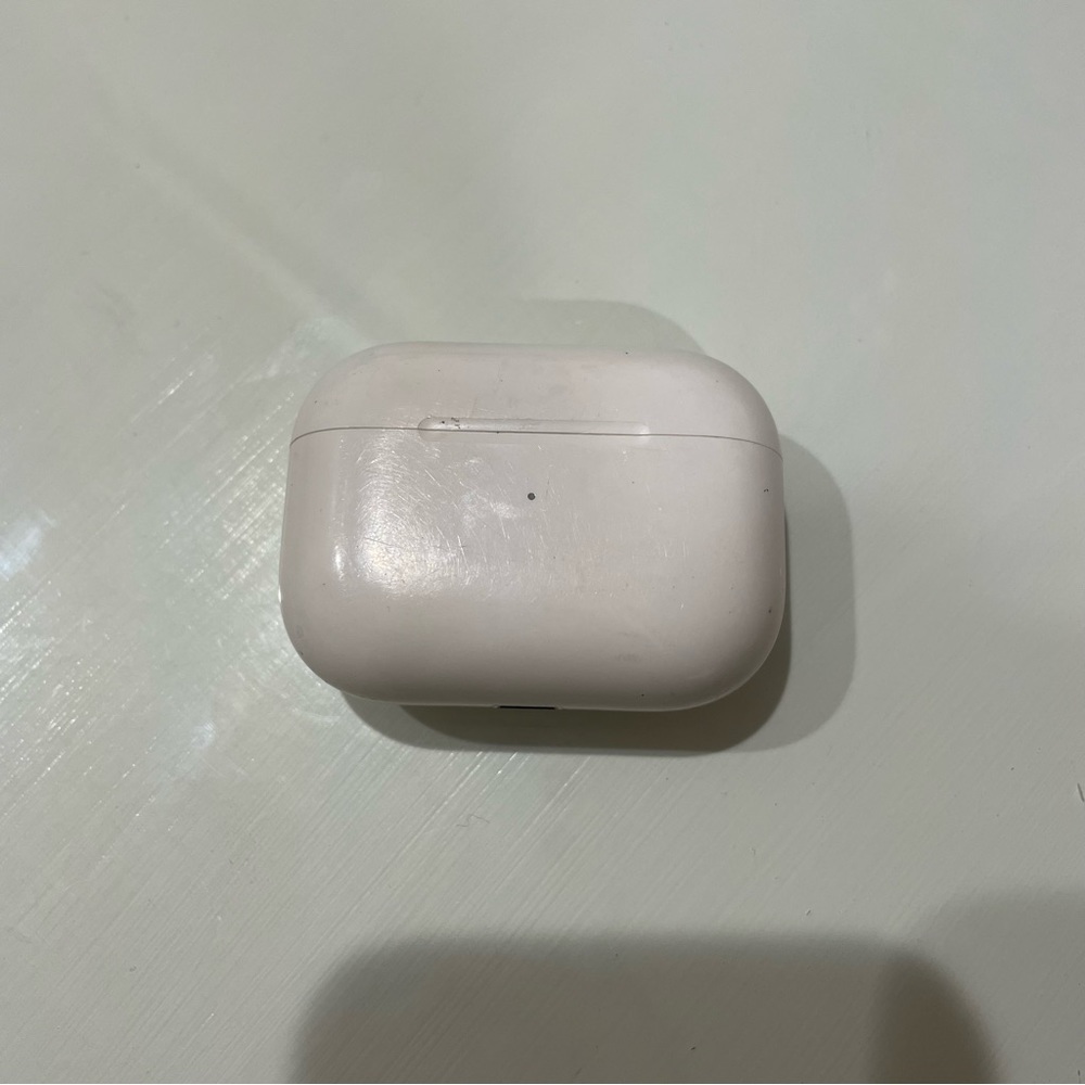 Apple AirPods Pro charging case
